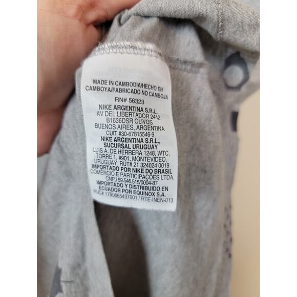 The Nike Tee Crew Neck Flags from Around The World Logo T-Shirt Gray Size Small - Picture 3 of 7
